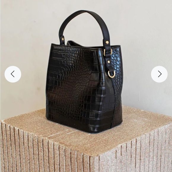 Black crocodile bucket purse - Picture 1 of 3